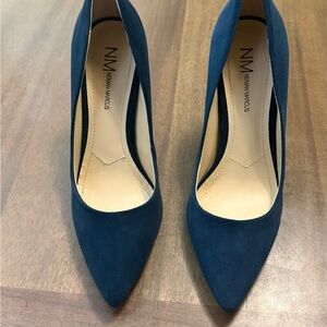 Neiman Marcus Navy Blue Suede Pointed Toe Pumps – Women’s Size 6M
